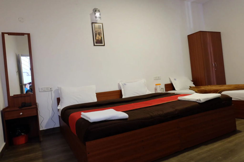 Rosepark Residency- Opposite Rosegarden