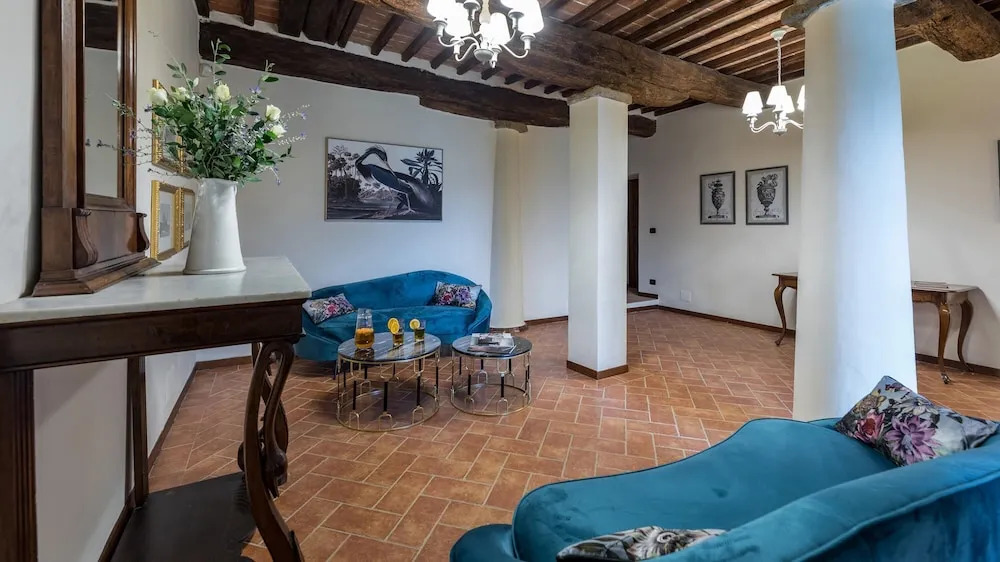 VILLA LE TORNAIE 14, Emma Villas