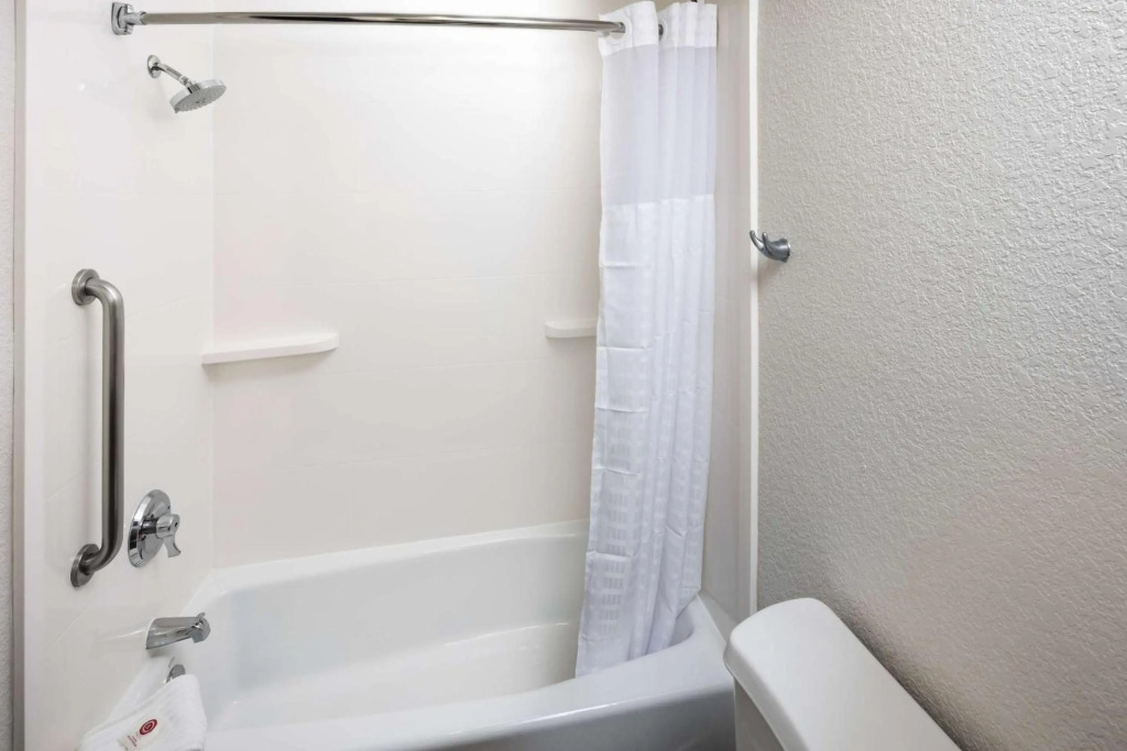 Comfort Suites Outlet Center