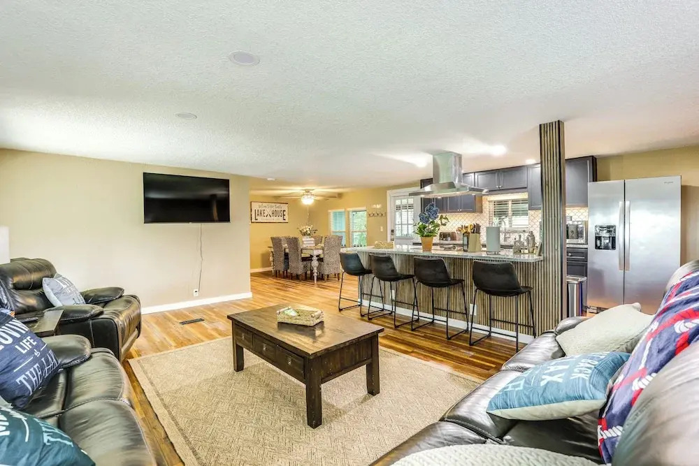 Lakefront Home w/ Hot Tub & Dock in Orlando!
