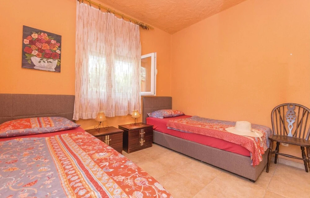 Awesome Home in Vrsi With 2 Bedrooms and Wifi