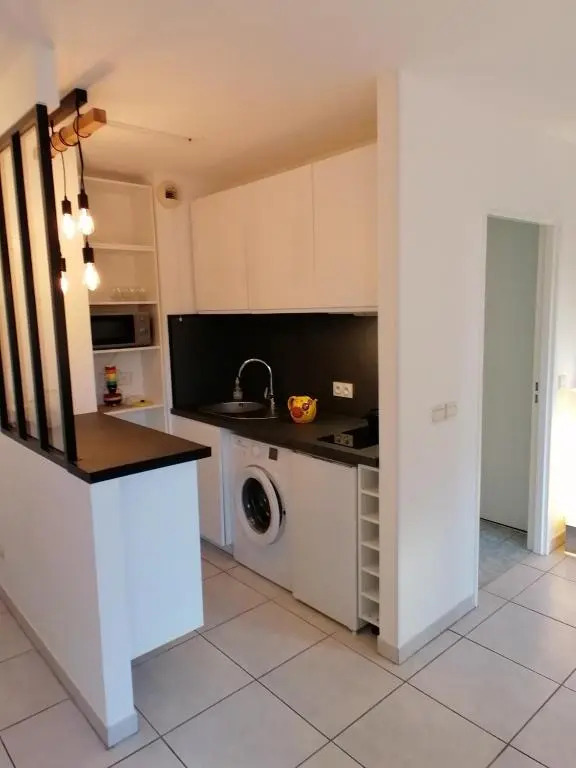 Studio neuf 25 m2, terrasse 35 m2 proche port Nice, Centre ville