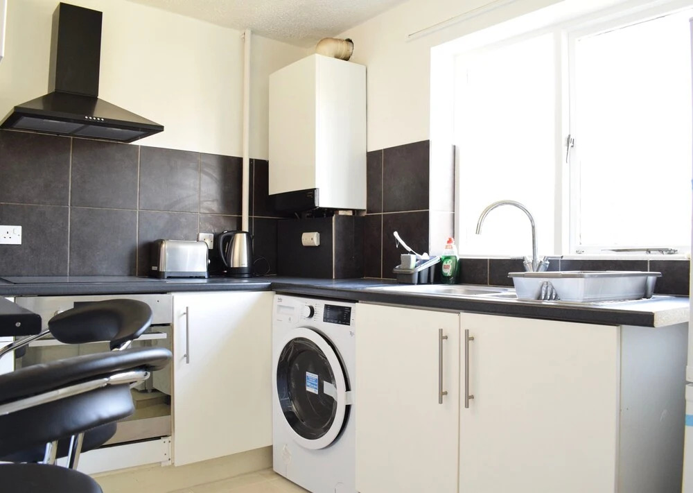Bright 2 Bedroom Flat in Acton