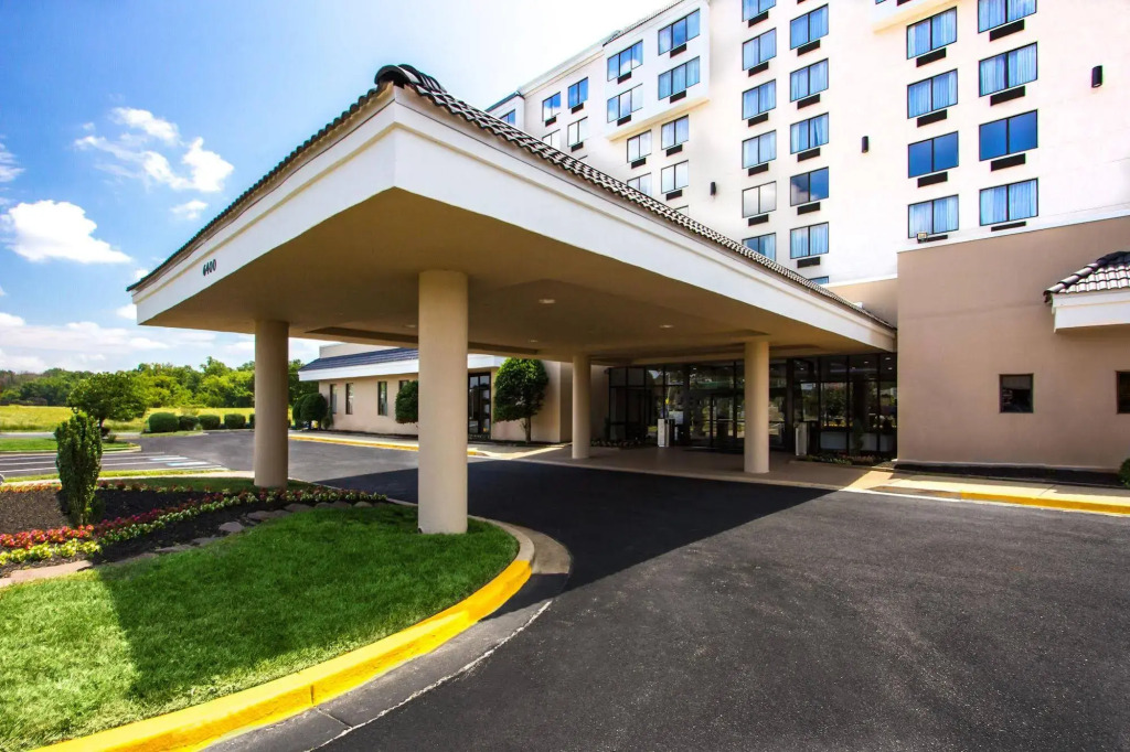 Harborside Hotel
