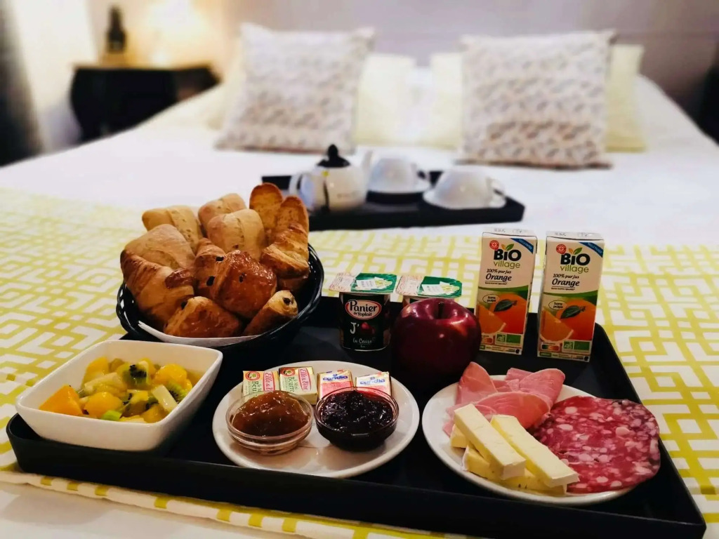 Brit Hotel Acacias