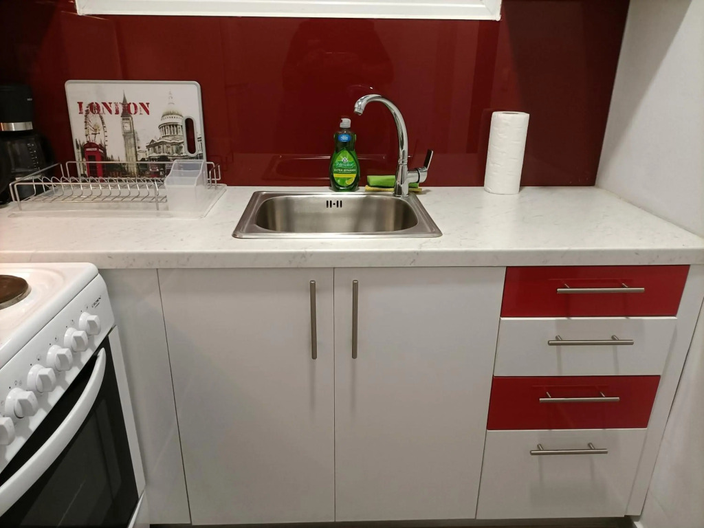 Modern Comfy Apartment near Metro