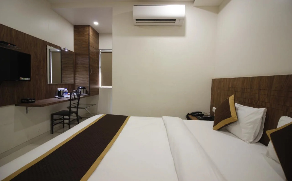 Hotel Limra Surat