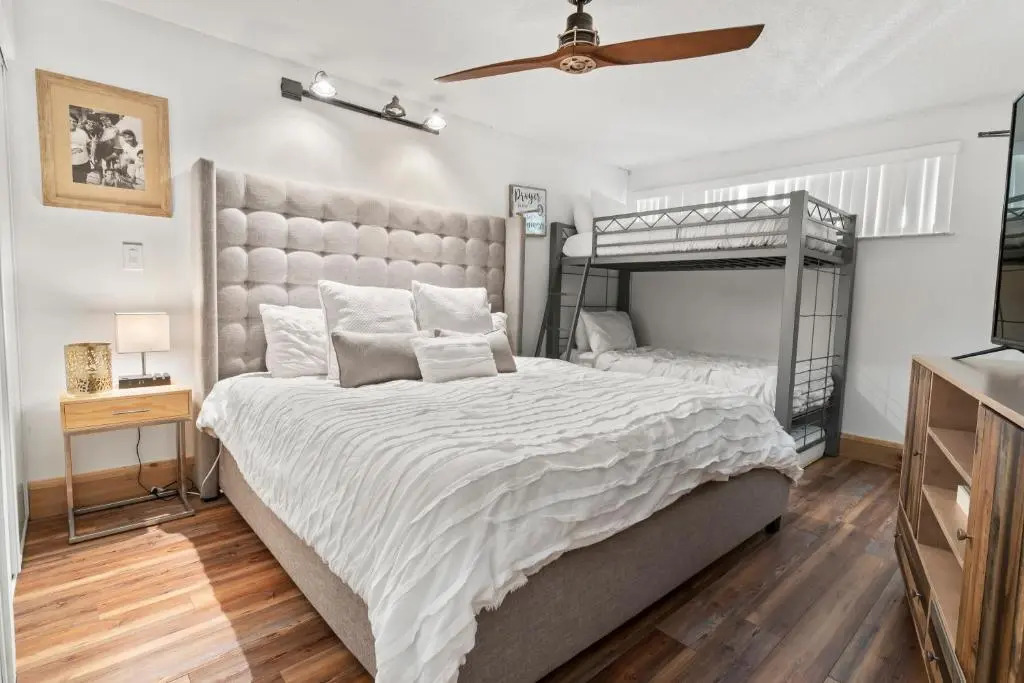 TOWER 2 MASTER SUITEs, 2 KINGS BEDS, MARINA