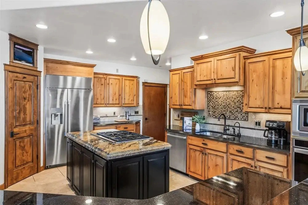 Deja View in Hayden With 5 Bedrooms and 6 Bathrooms