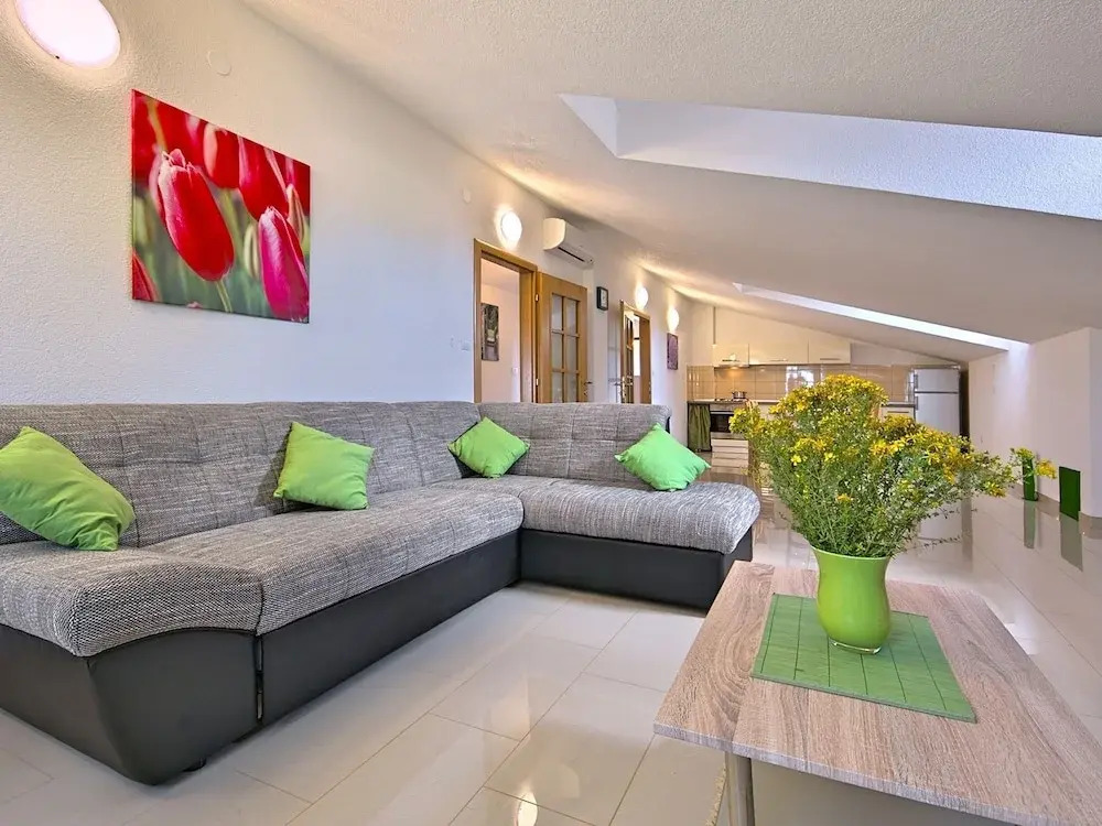 Spacious Villa for 12 Persons With Private Pool Near Rovinj and the Beach