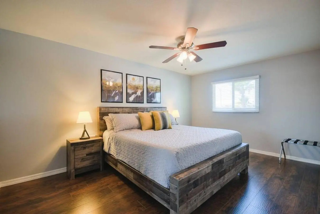 Luxury Condo- Walk to Old Town, ScottsdaleKing II