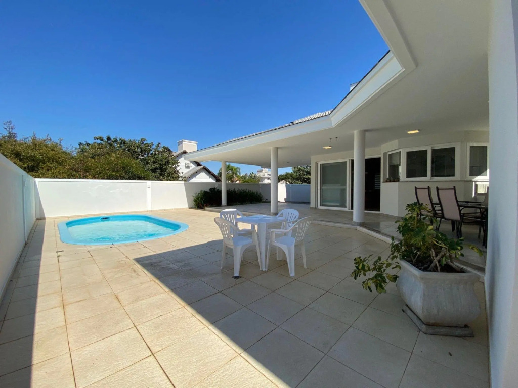 Casa Térrea 3 Suítes Piscina Jurere Internacional