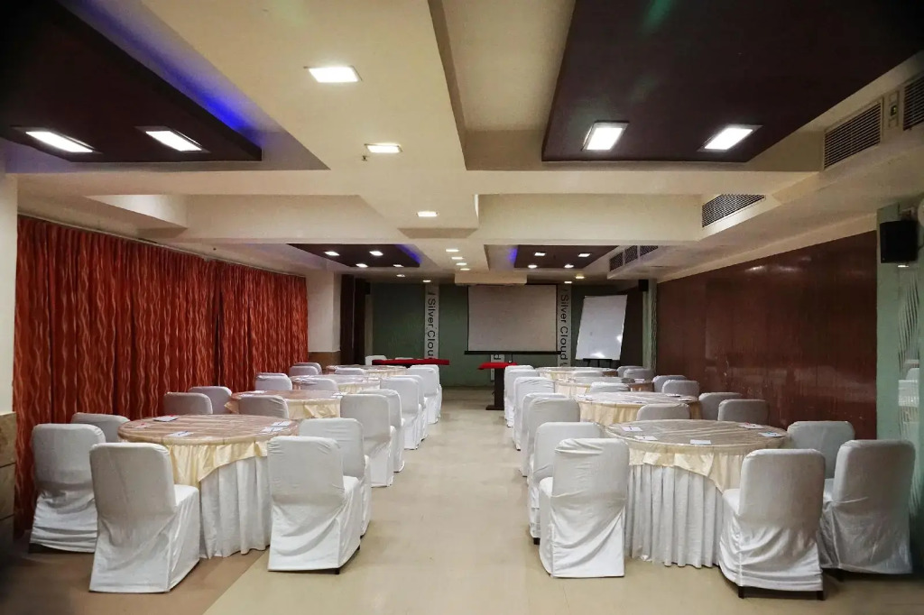 SilverCloud Hotel and Banquets