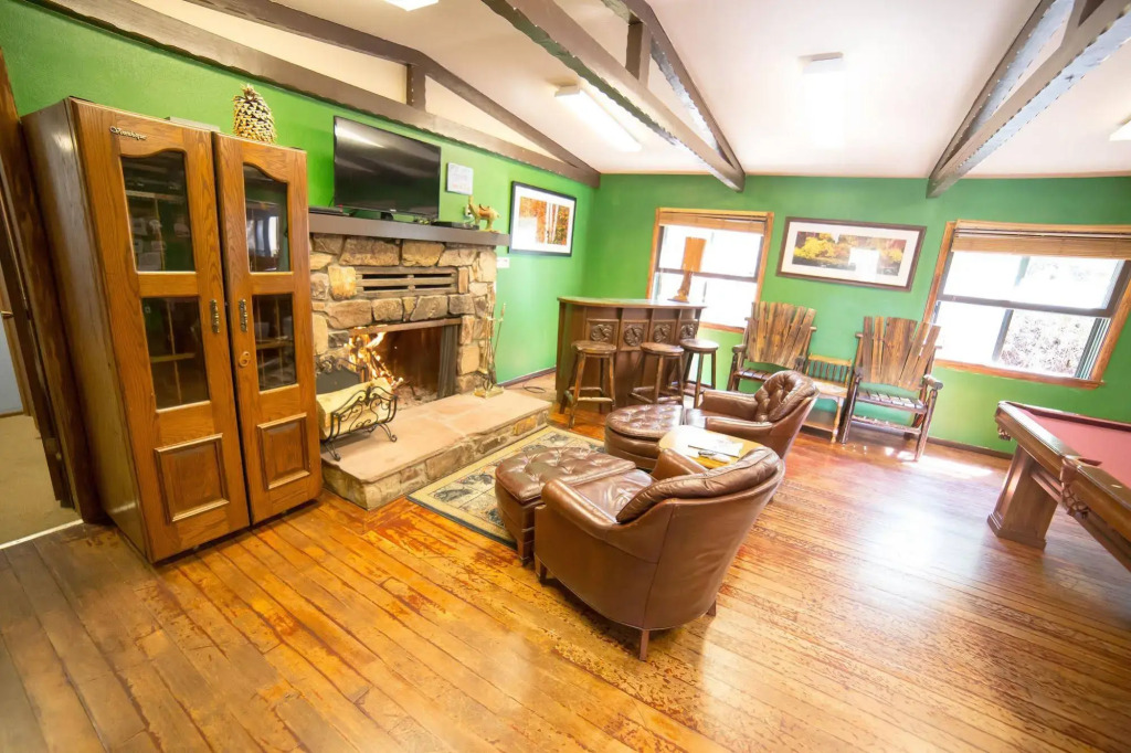ITH Big Bear Lake Hostel & Lodge