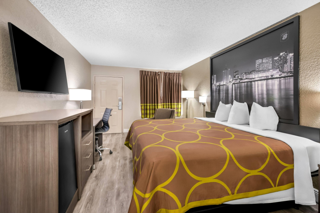 Super 8 by Wyndham Metairie