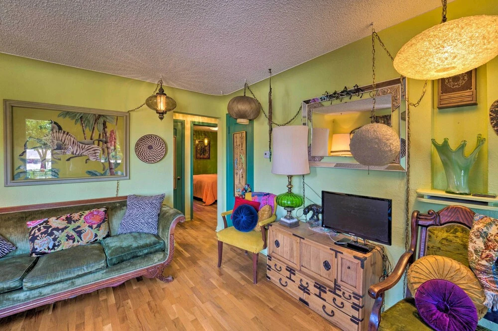 Walk to Olde Town Arvada - 1940 Vintage Bungalow!