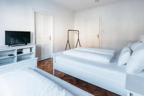 Bond Apartment
