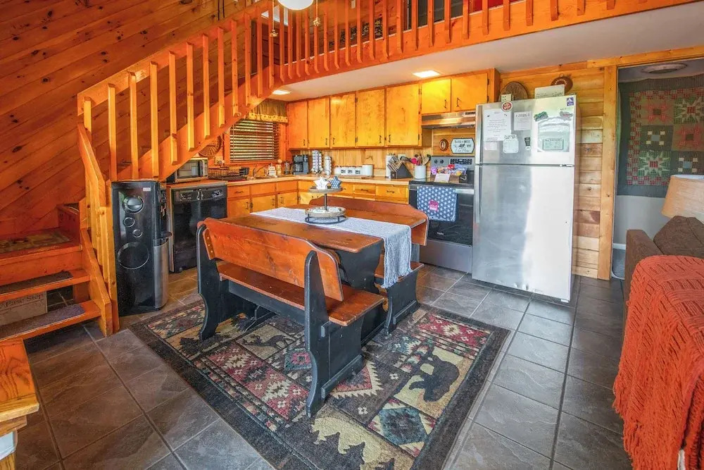 Hot Tub, Mtn Views & Fire Pit: Almond Family Cabin