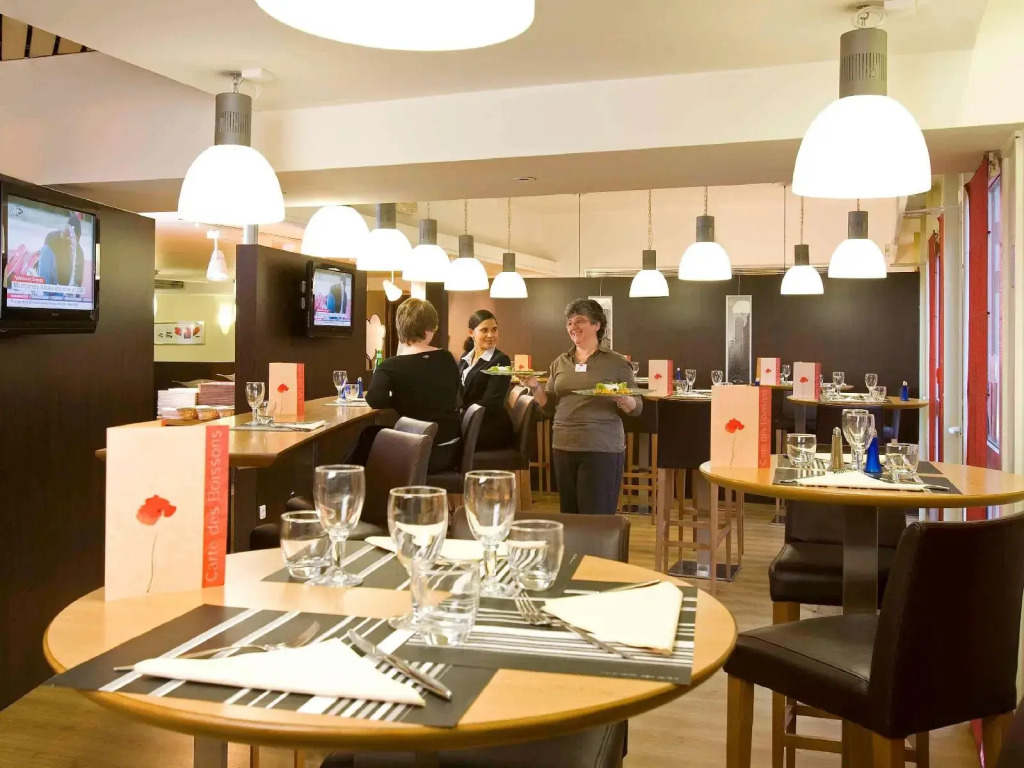 Отель Mermoz Paris Le Bourget
