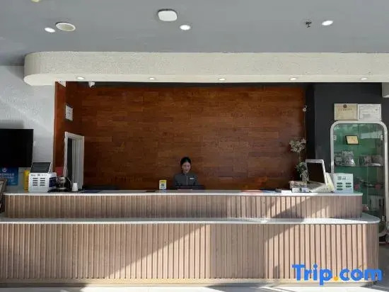 Heston Platinum Palace Hotel(Beijing Aerospace General Hospital Donggaodi Subway Station)