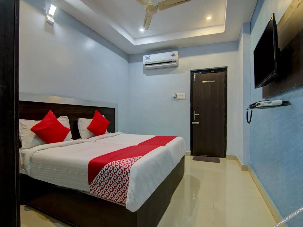 OYO 10811 Sri Sairam Residency