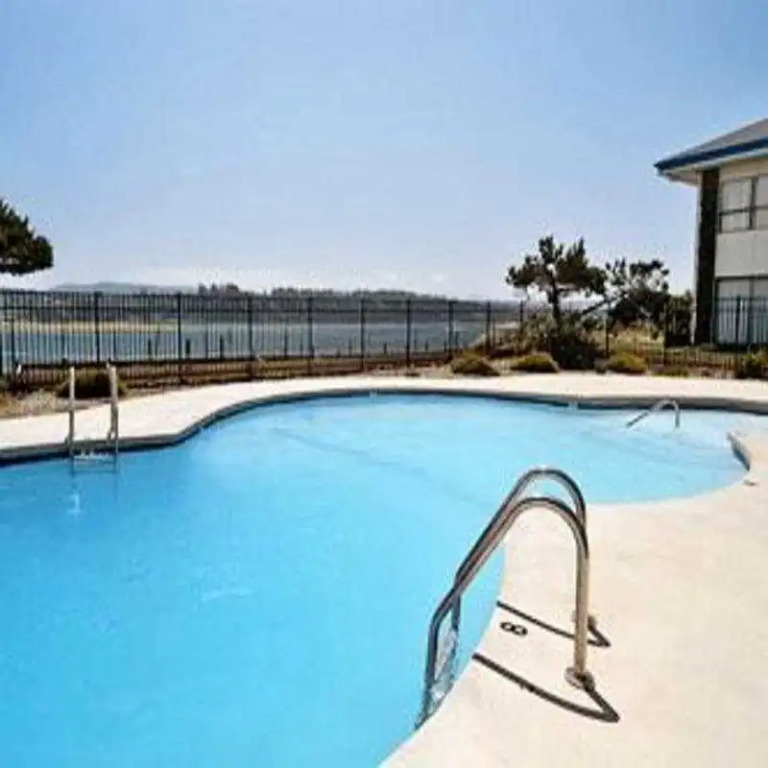 Waldport Bayfront Hotel & Restaurant