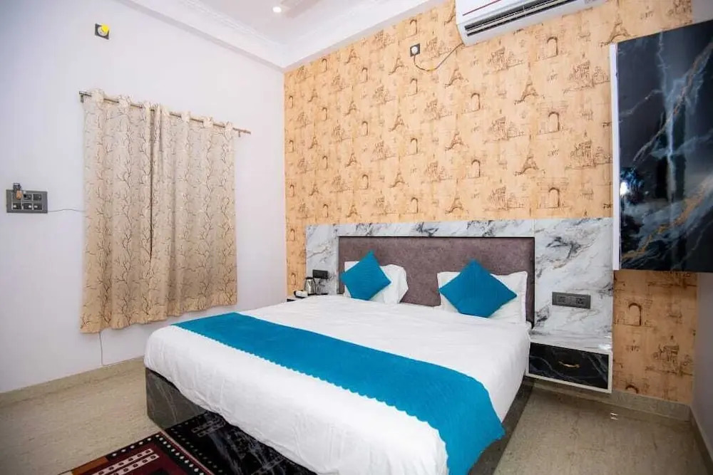 Shri Radhe Radhe Paying Guest House