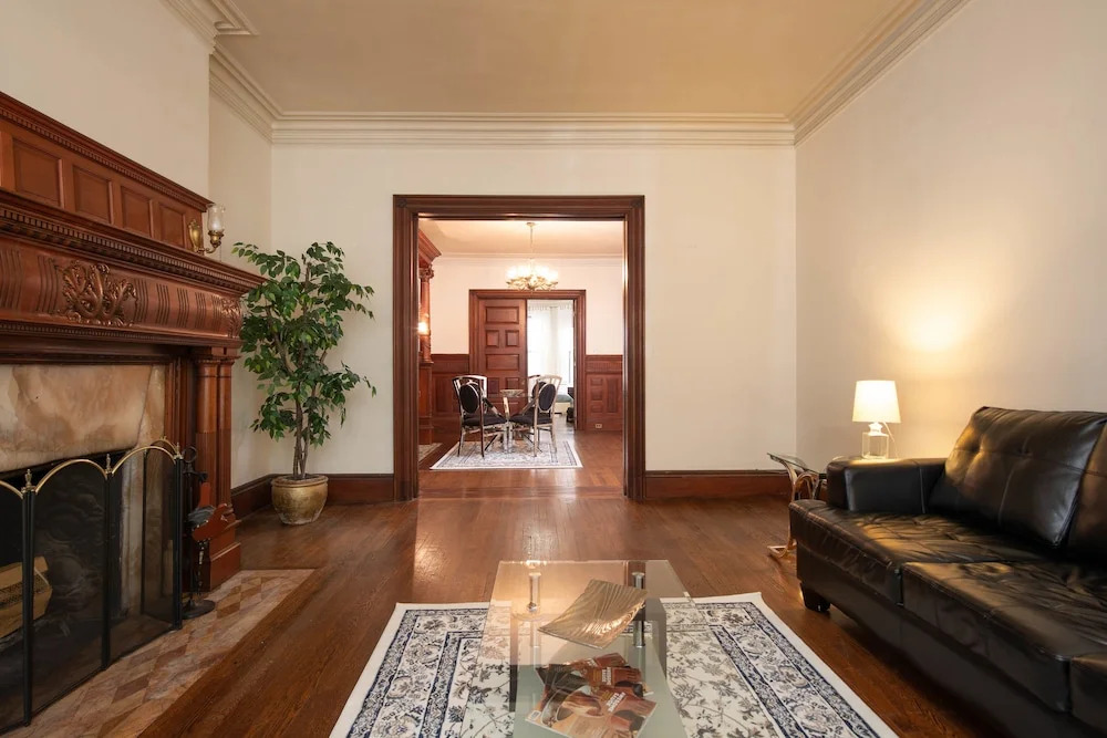 Stylish Brownstone Back Bay Apartments
