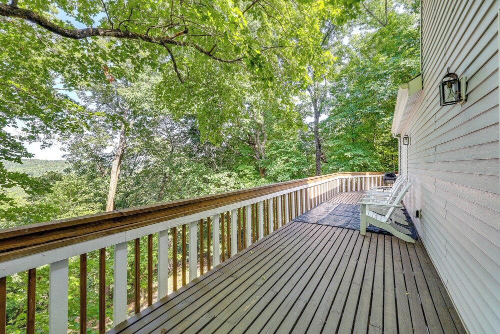 Ozark Mountain View Retreat w/ Hot Tub!