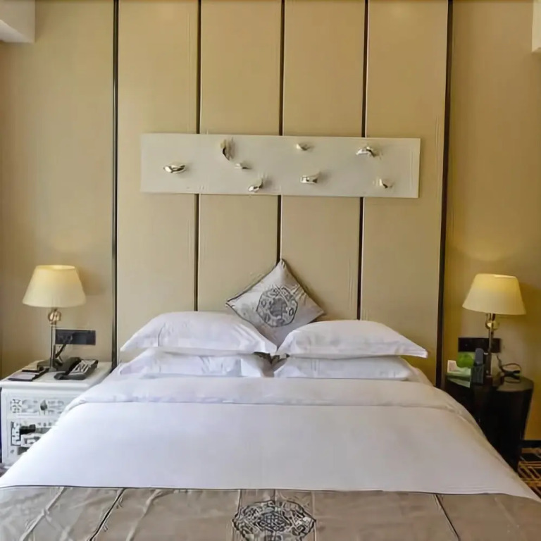 Holiday Inn Home Hotel