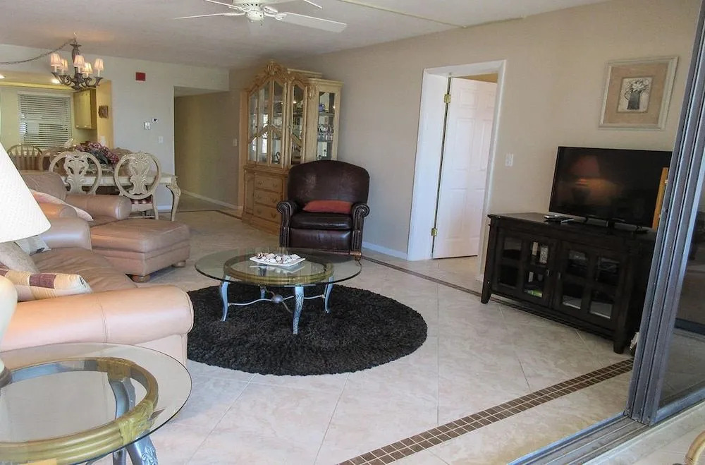 Eden House #302