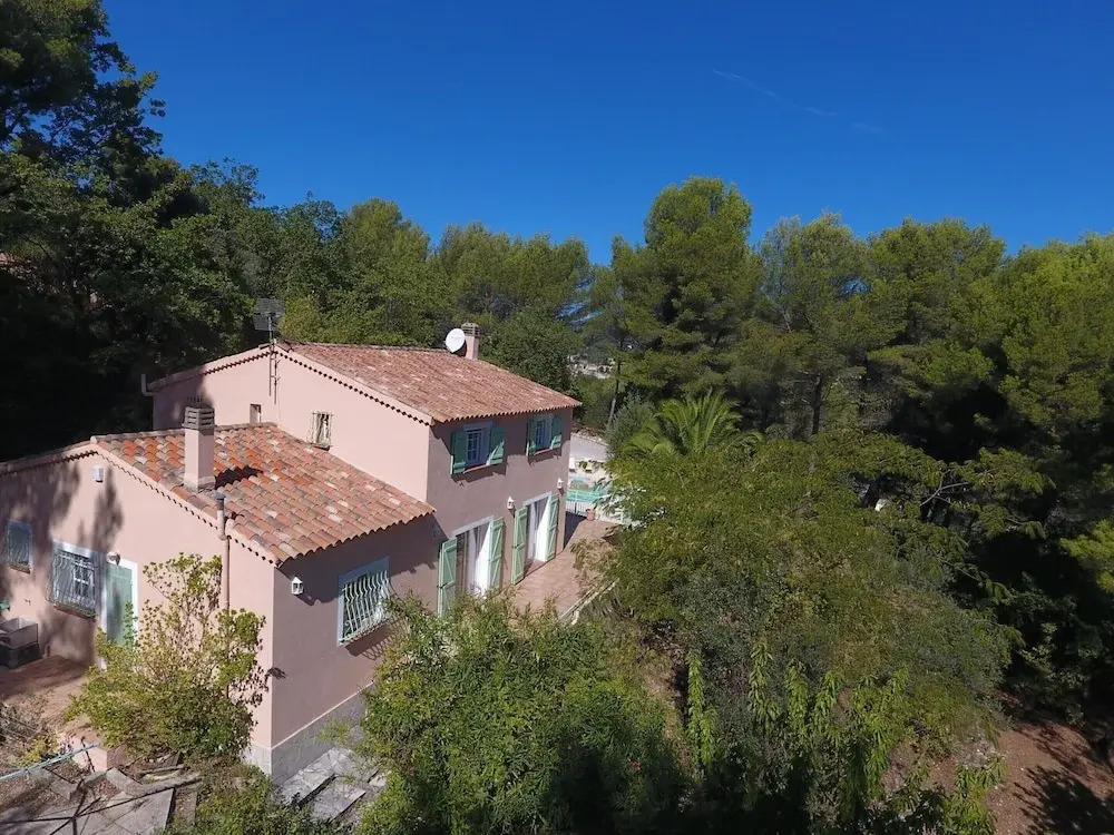 Holiday Home With Large Garden and Pool