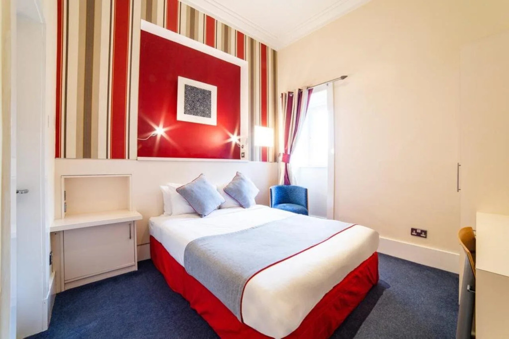 Redstones Hotel