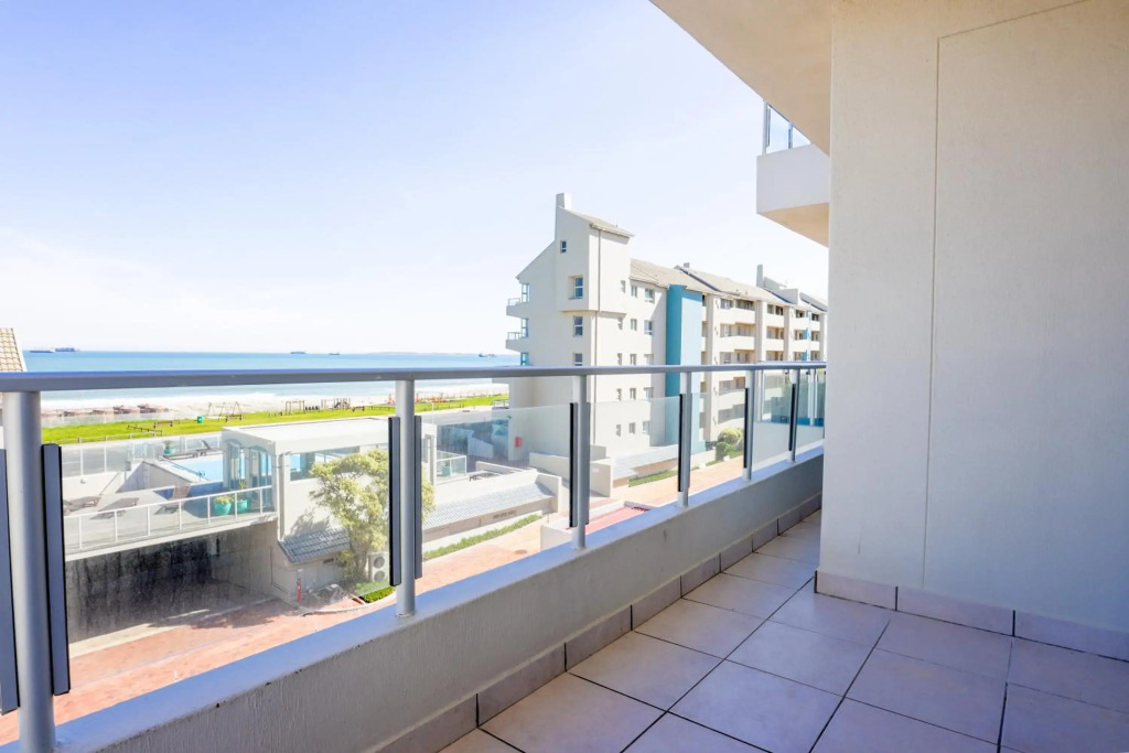 Lovely 2 Bedroom Oceanfront Apartment with Sea Views