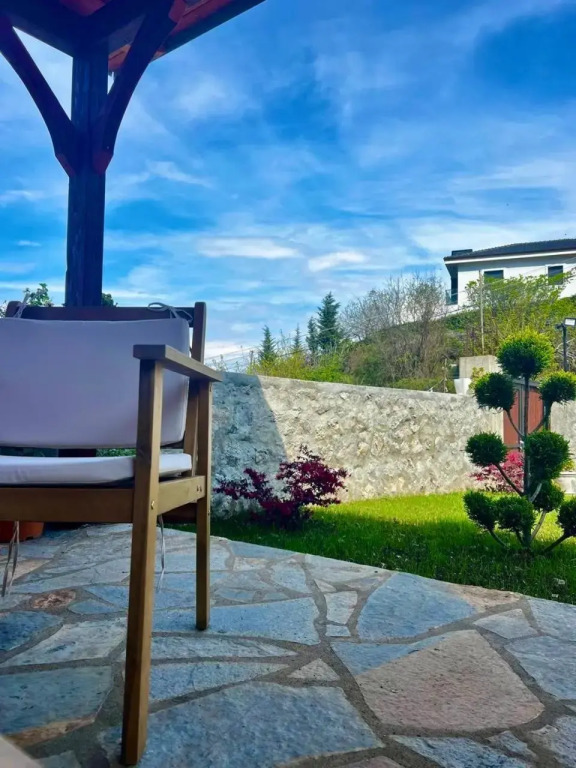 Vintage House at Shkodra Lake