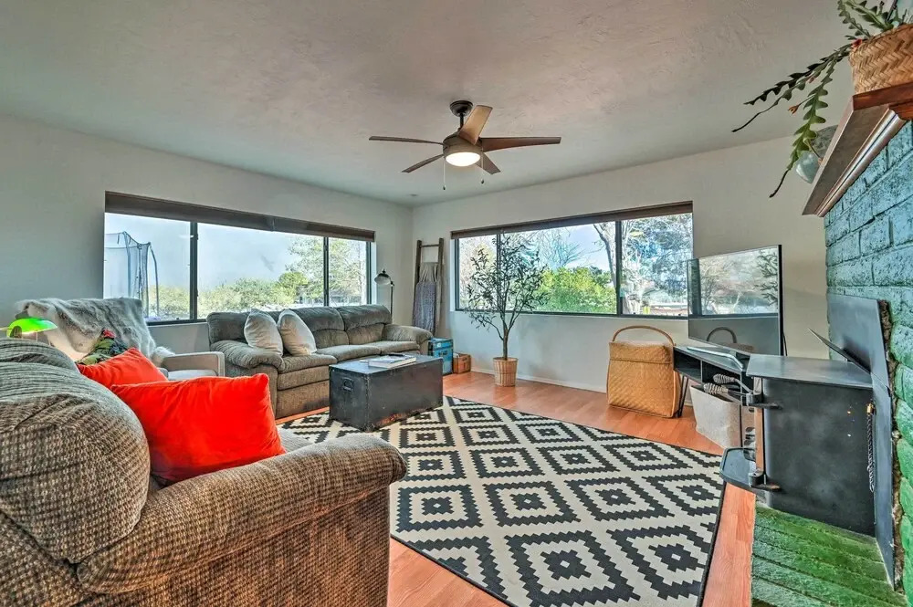 Pet-Friendly Gem w/ Treehouse: 20 Mi to Sedona