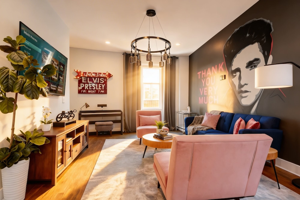 Elvis-themed 13 Beds Rooftop City Views