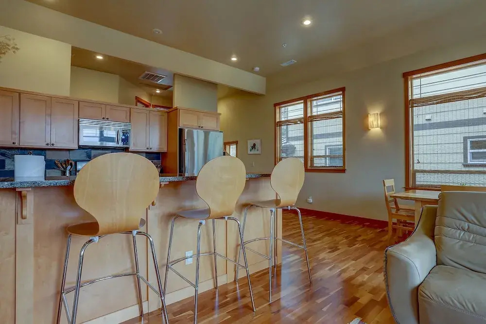 Bridge View Loft 3 Bedroom Condo by RedAwning