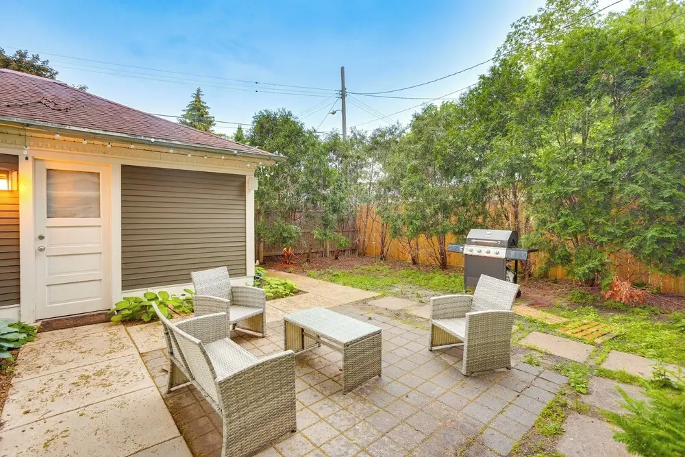 Uptown Minneapolis Home: Walk To Lakes!