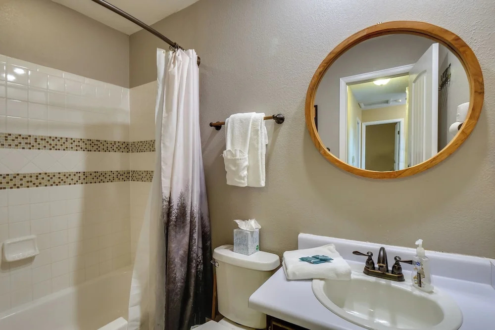 Ski-In Retreat w/ Pool! 2 Blocks to Main St Breck