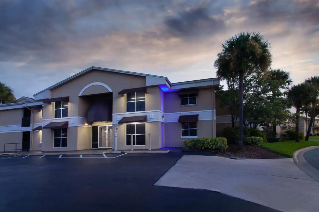 Super 8 by Wyndham Kissimmee