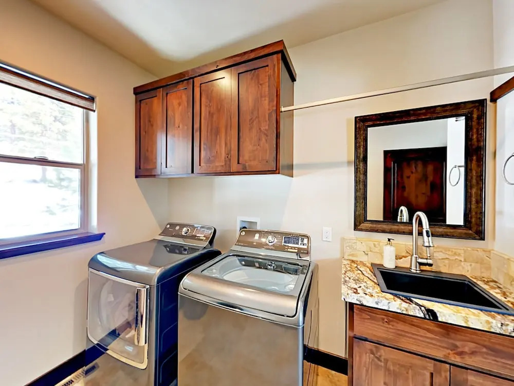 1630 Oflyng Drive Home 3 Bedrooms 2 Bathrooms Home