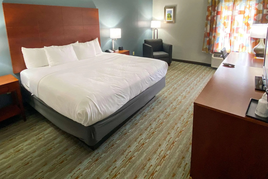 Comfort Inn & Suites Cleveland TX