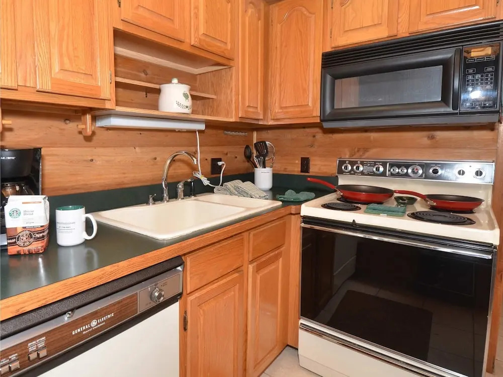 2br+: Powder Monkey 12