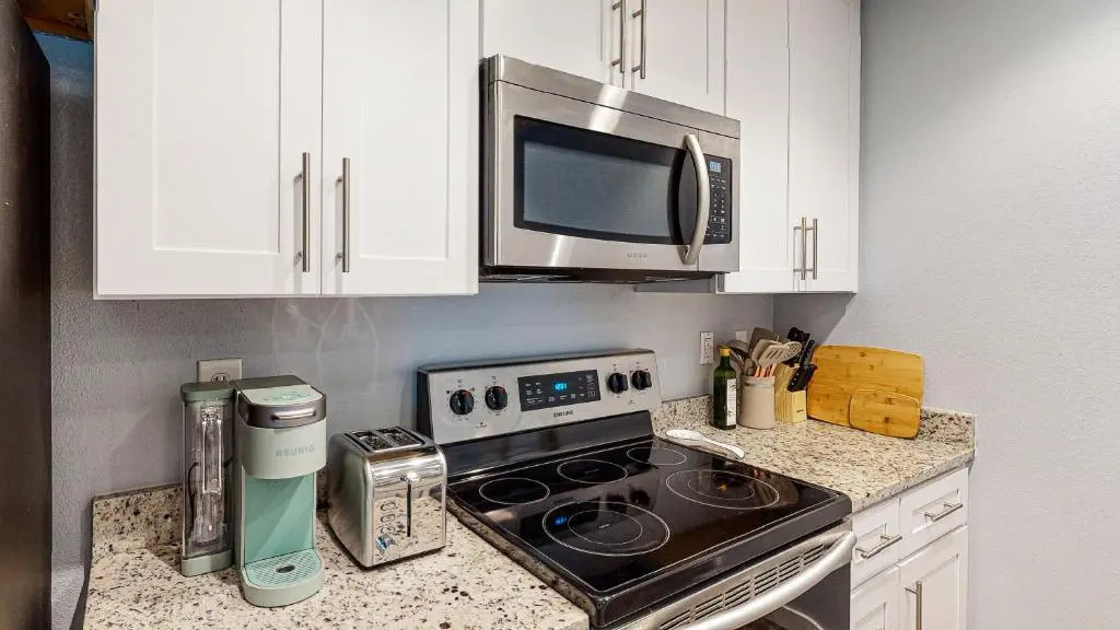 AH-E217 Remodeled Second Floor Condo, Across From The Shared Pool & Hot Tub
