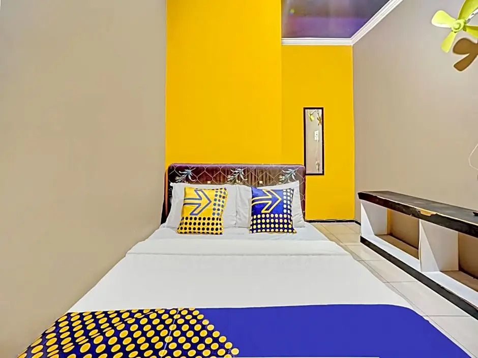 SPOT ON 90664 Adem Ayem Homestay