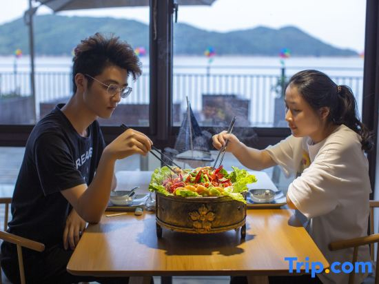 Xiangshan Morning Mountain Evening Sea Homestay