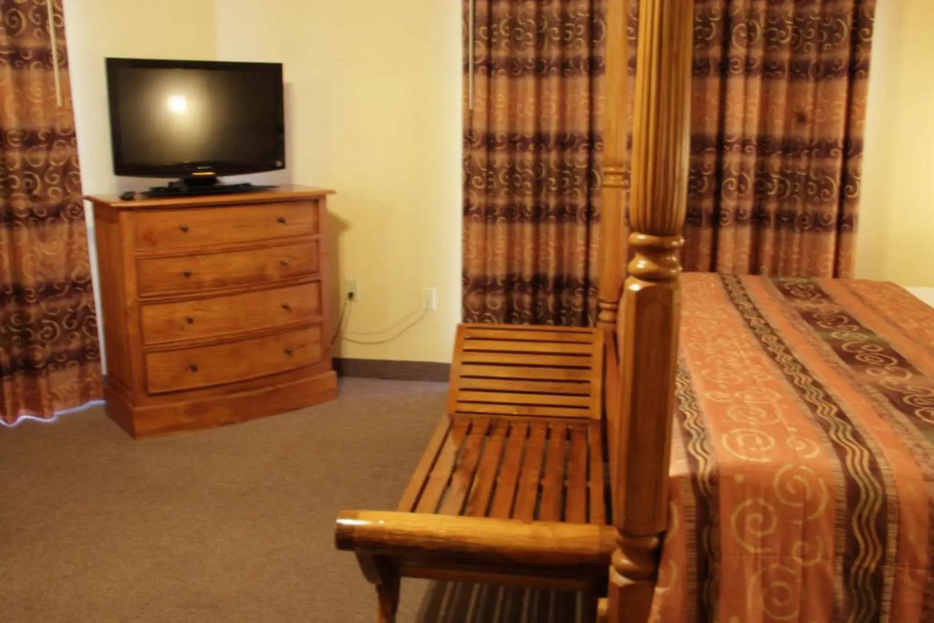 Tradewinds Hotel