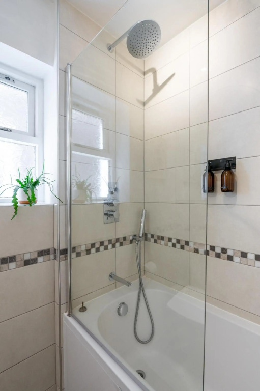 Entire 2 Bedroom Apartment In Central Cardiff