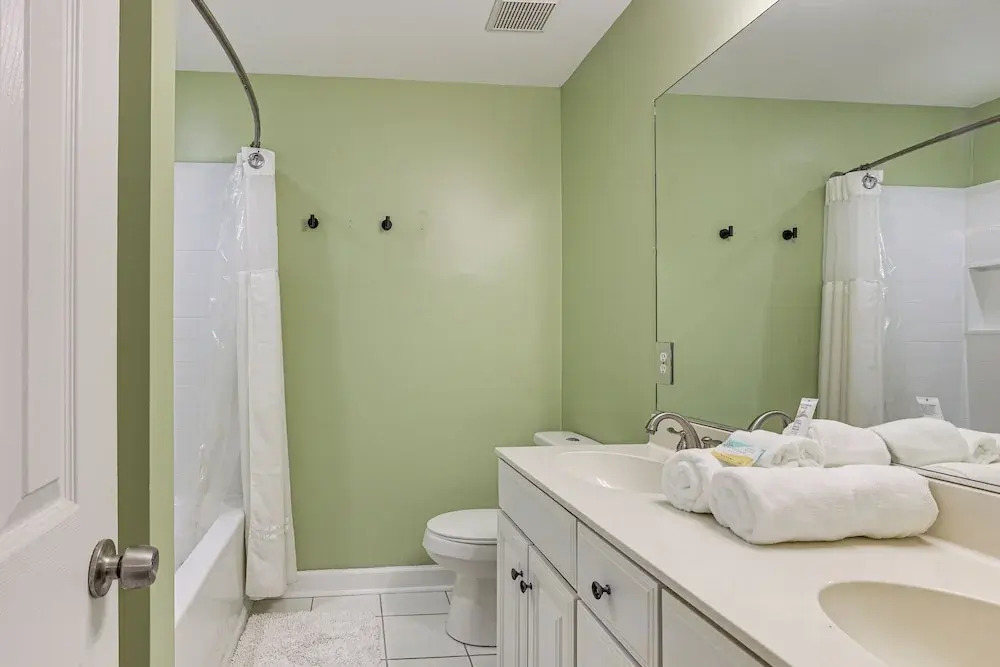 4 Mi to Beaches: St Simons Island Escape w/ Patio!